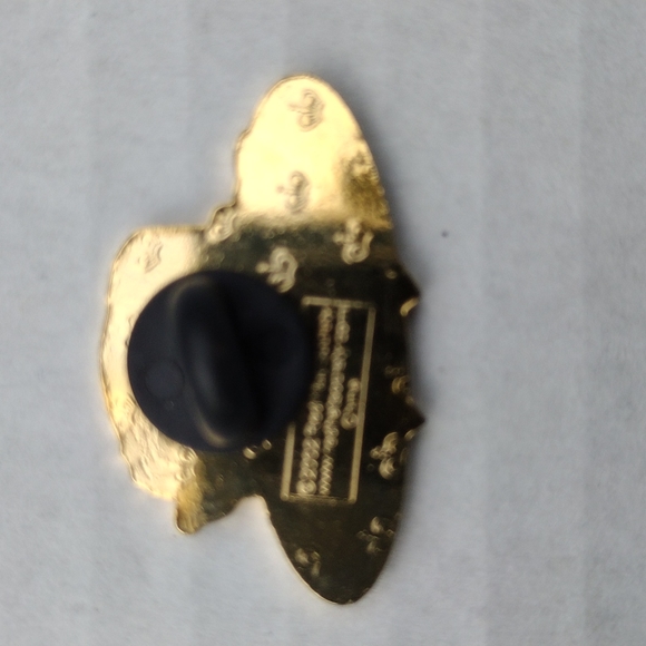 Red hat society tac pin brooch. - Picture 2 of 4